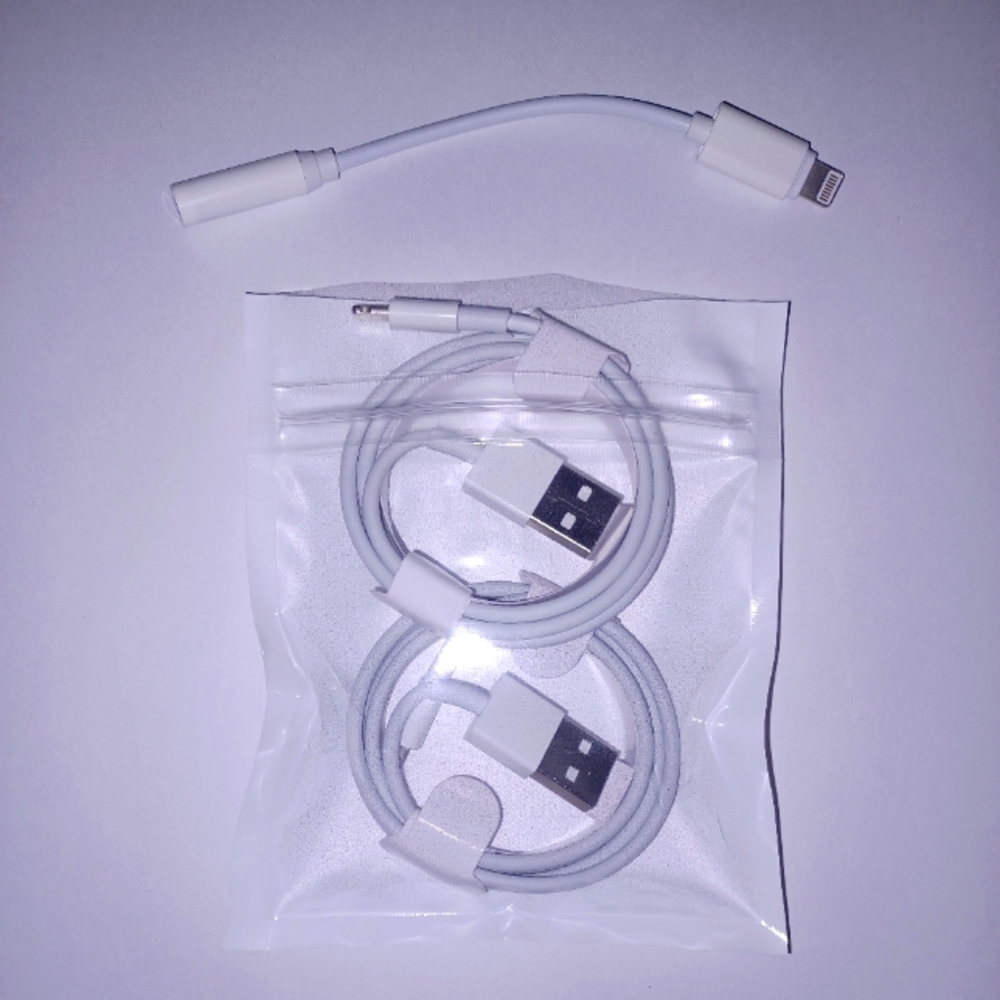 BUNDLE NEW 2 Apple Charger 1 Apple Lightning to AUX adapter
